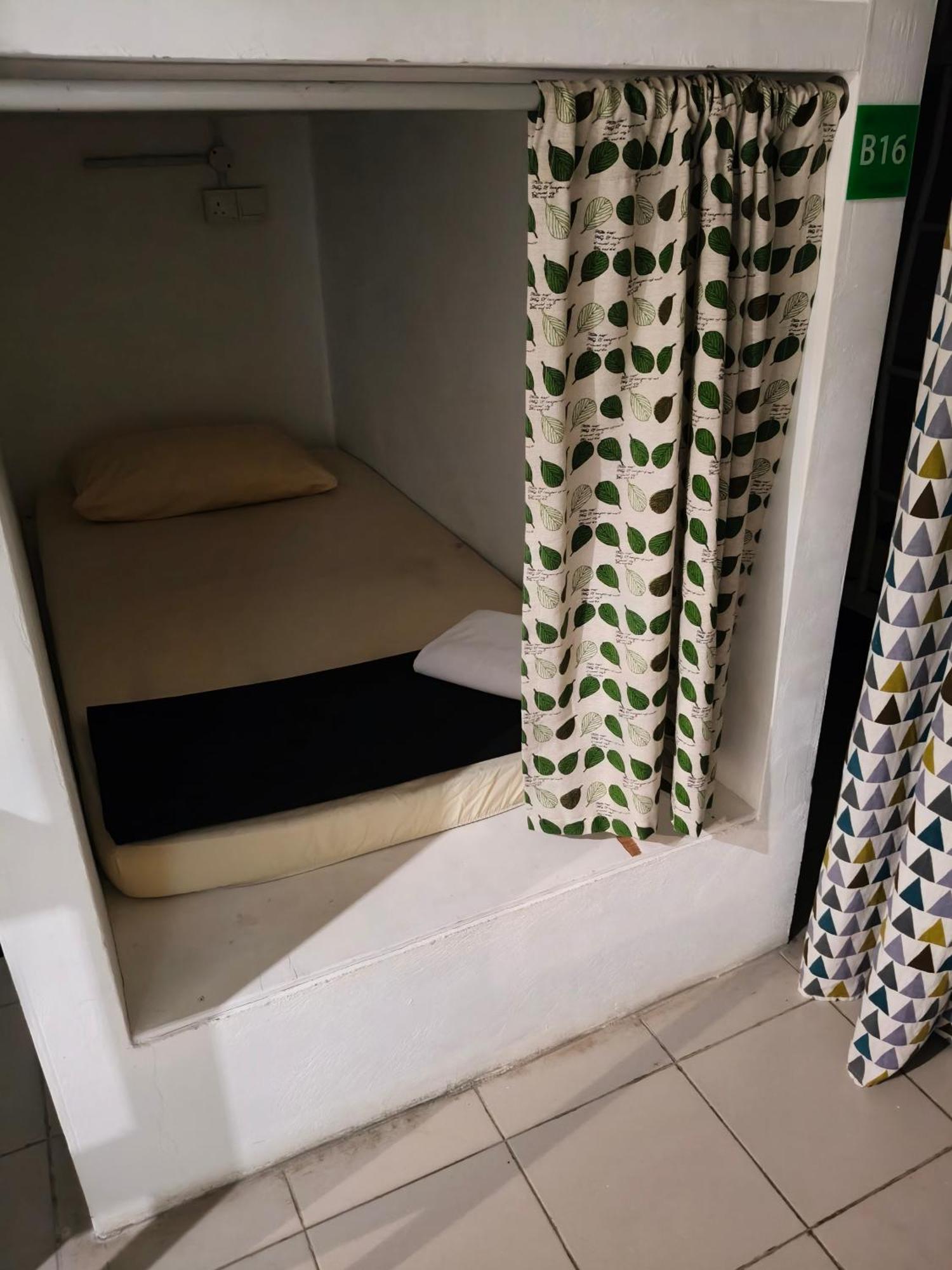 Sunset Homestay - Backpacker Hostel Self Checkin Kuching Extérieur photo