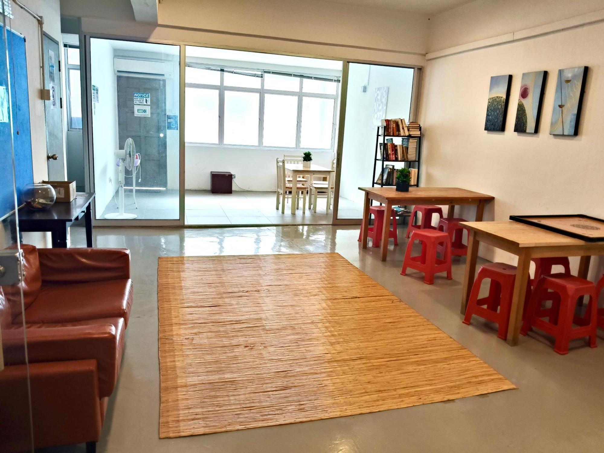 Sunset Homestay - Backpacker Hostel Self Checkin Kuching Extérieur photo