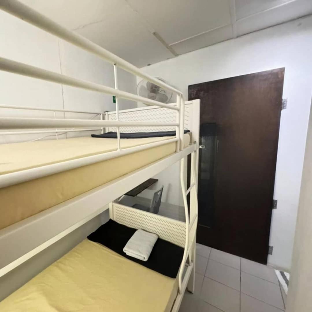 Sunset Homestay - Backpacker Hostel Self Checkin Kuching Extérieur photo