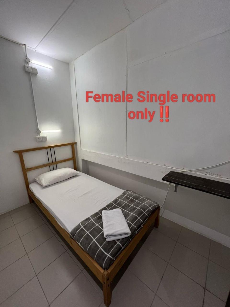Sunset Homestay - Backpacker Hostel Self Checkin Kuching Extérieur photo