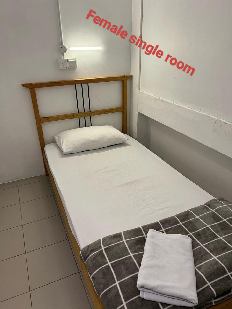 Sunset Homestay - Backpacker Hostel Self Checkin Kuching Extérieur photo