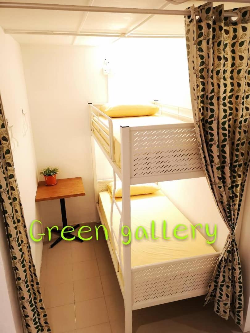 Sunset Homestay - Backpacker Hostel Self Checkin Kuching Extérieur photo